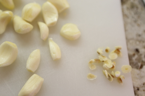 Garlic with cut off ends